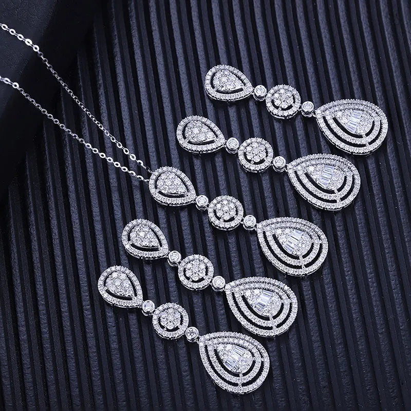 18K Gold Pear-shaped Teardrop Pendant Necklace Exclusively Handcrafted 1.05 Carat Natural Diamond (H-F Color, VS1-VS2 Clarity)