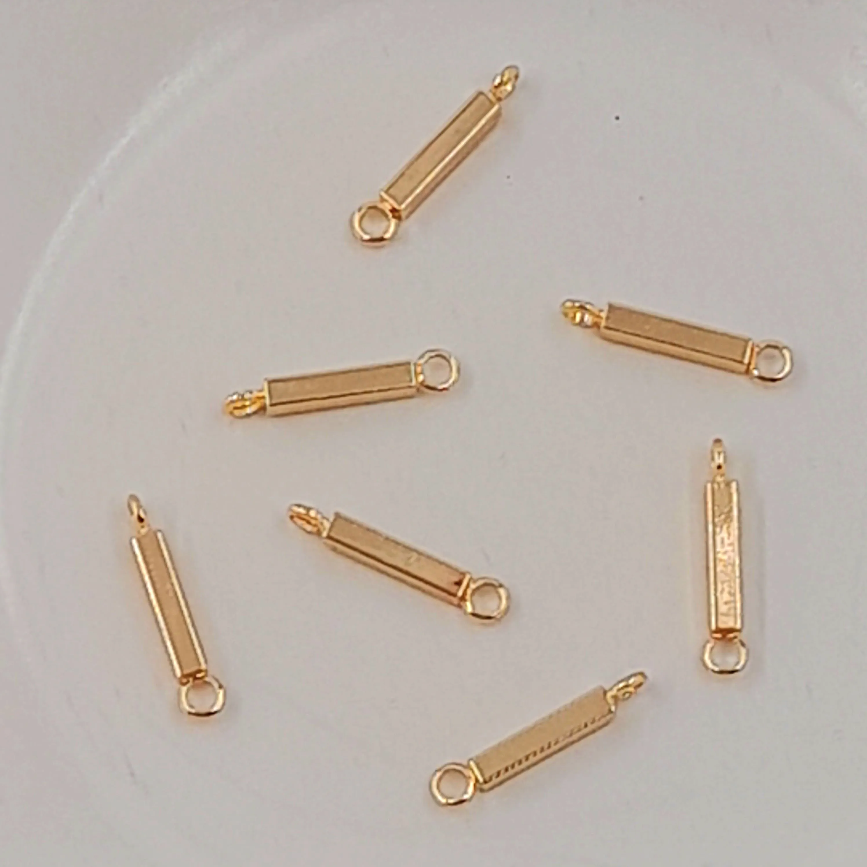 2-Hole Connecter - Cuboid Shaped Gold