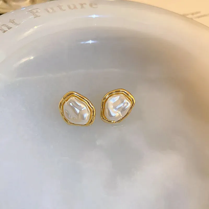 2024 New Fashion Metal Irregular Pearl Stud Earrings For Women Vintage Elegant Imitation Pearl Earrings Wedding Party Jewelry