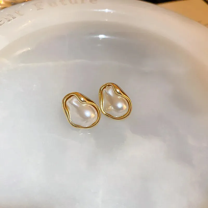 2024 New Fashion Metal Irregular Pearl Stud Earrings For Women Vintage Elegant Imitation Pearl Earrings Wedding Party Jewelry
