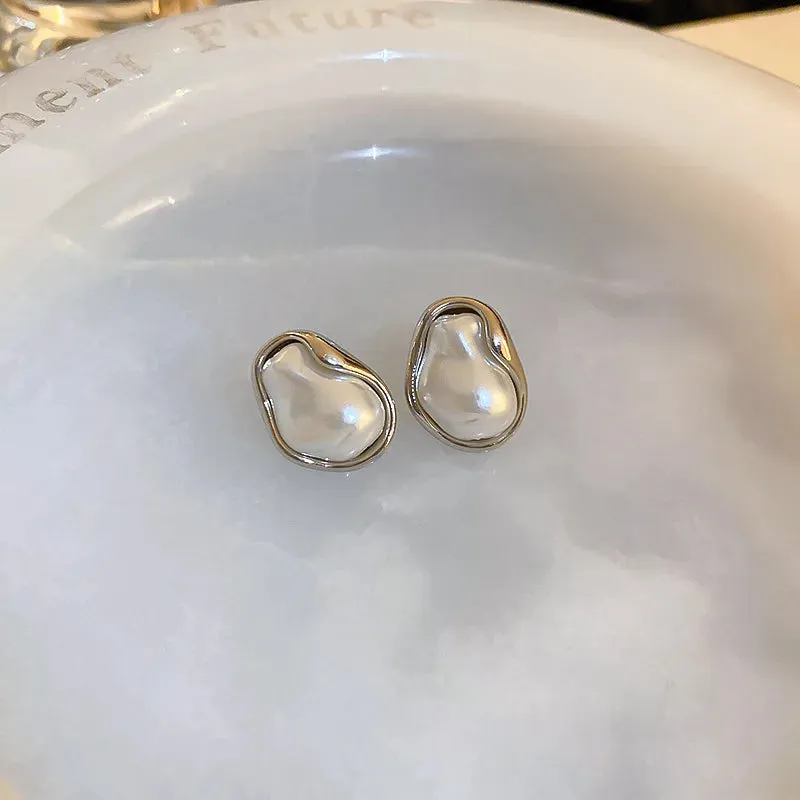 2024 New Fashion Metal Irregular Pearl Stud Earrings For Women Vintage Elegant Imitation Pearl Earrings Wedding Party Jewelry