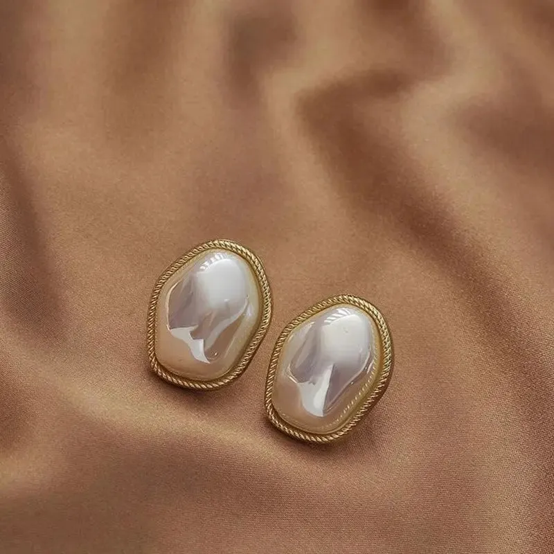 2024 New Fashion Metal Irregular Pearl Stud Earrings For Women Vintage Elegant Imitation Pearl Earrings Wedding Party Jewelry