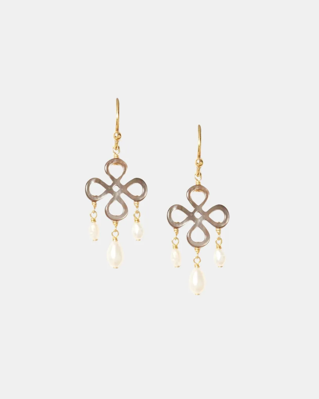 CLOVER CHANDELIER EARRINGS IN WHITE PEARL