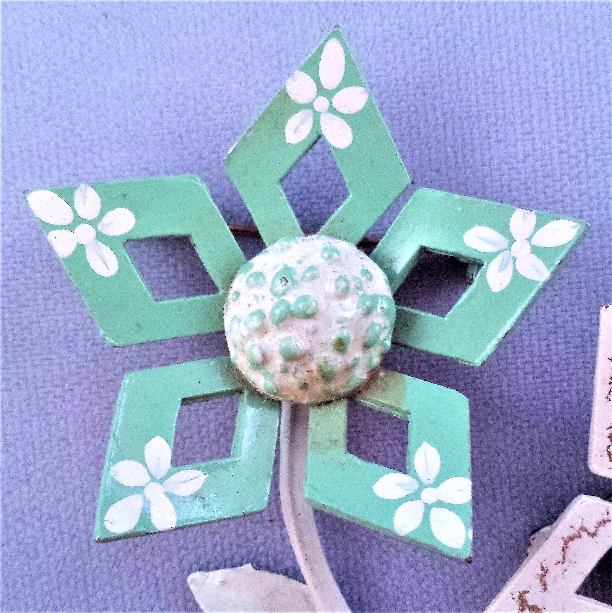 Duo of Geometric 1960s Flower Brooches in Sea Foam and White