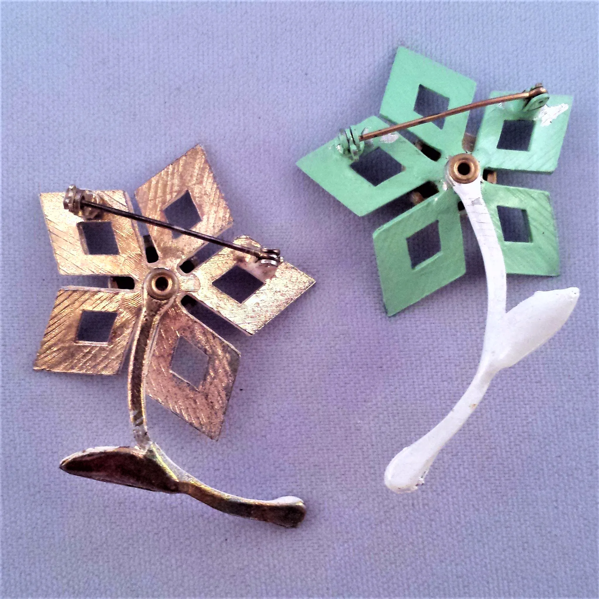 Duo of Geometric 1960s Flower Brooches in Sea Foam and White
