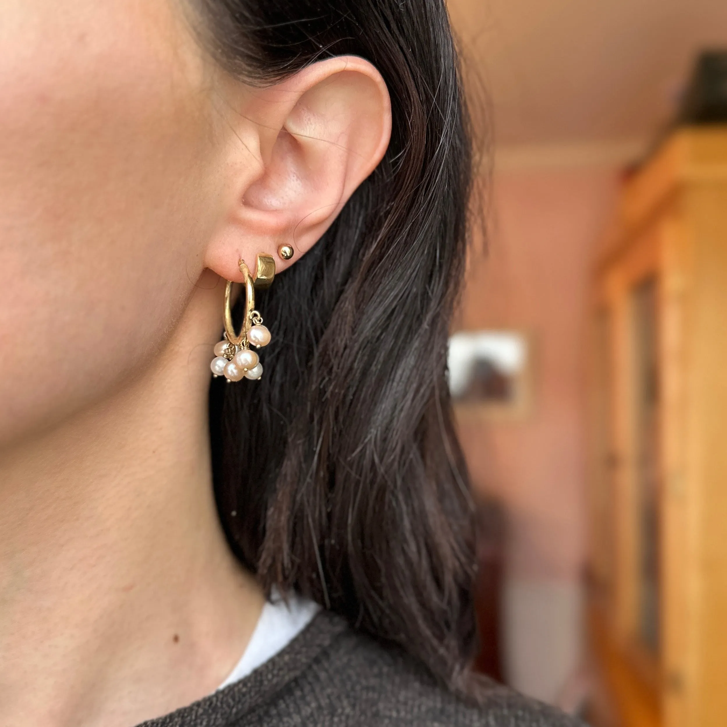 Estate 14KT Yellow Gold Hoop Earrings    Freshwater Pearl Dangles