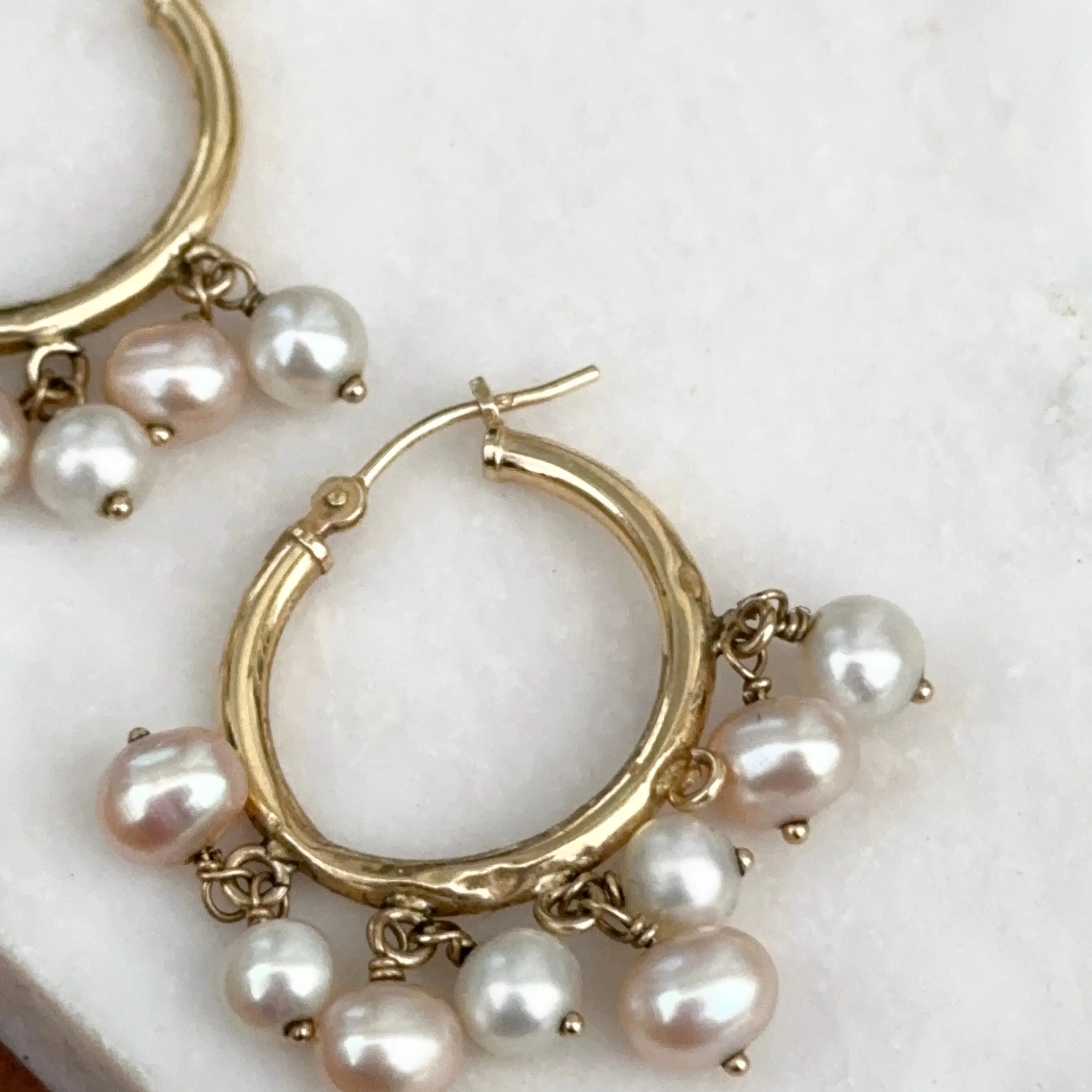 Estate 14KT Yellow Gold Hoop Earrings    Freshwater Pearl Dangles