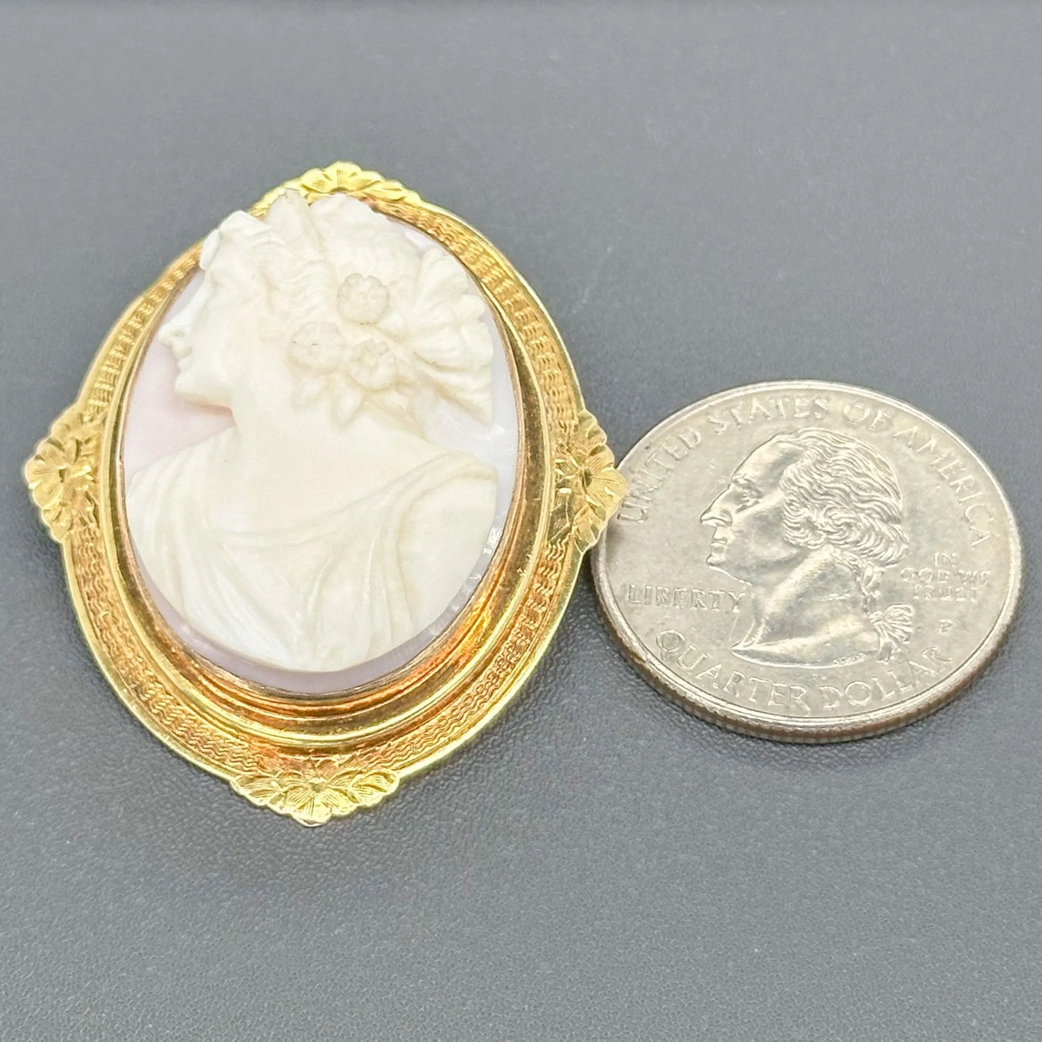Estate Antique 10K Y Gold Flora Cameo Pin