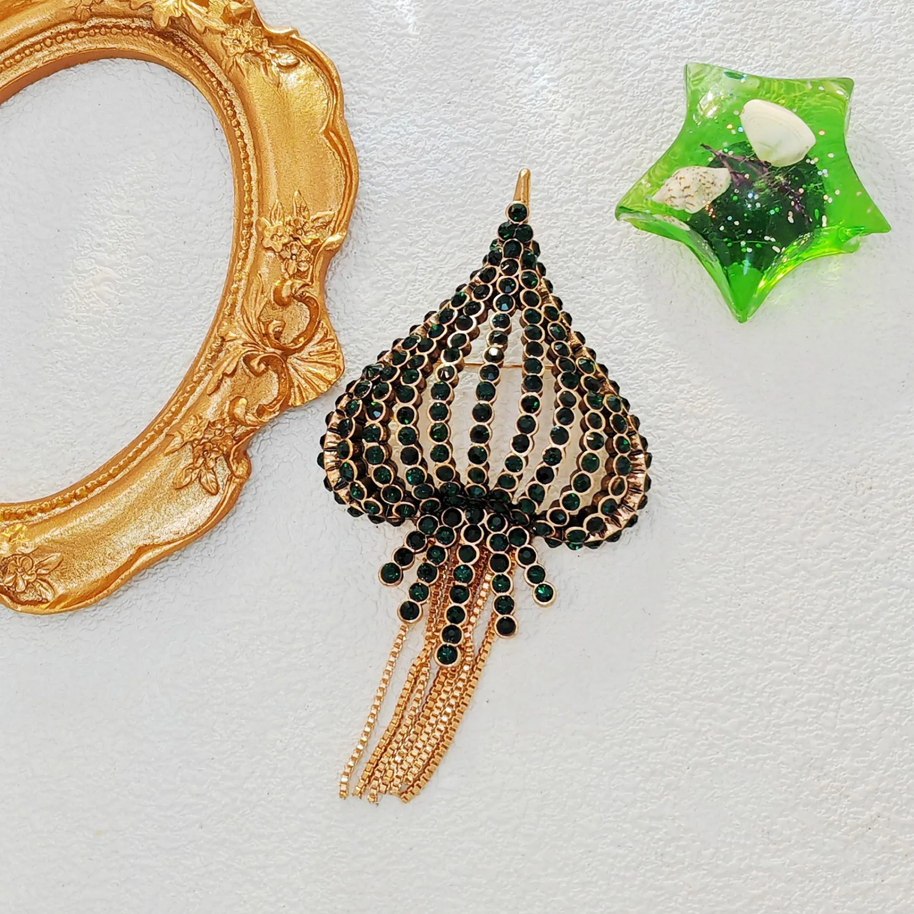 Fantastic Vintage Spade Green Crystal Sea Jellies Brooch Ocean Medusa Jewelry
