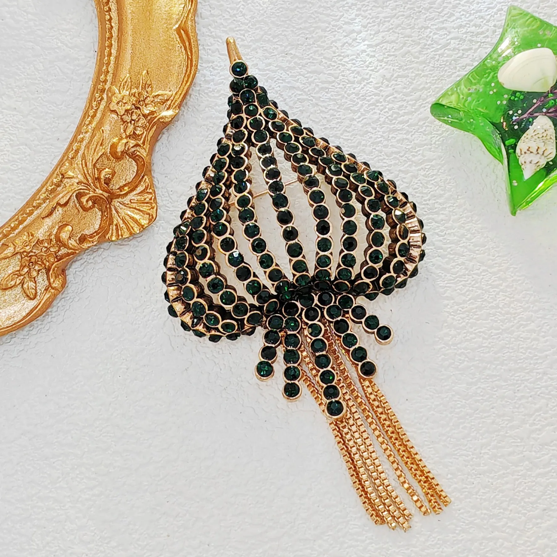 Fantastic Vintage Spade Green Crystal Sea Jellies Brooch Ocean Medusa Jewelry