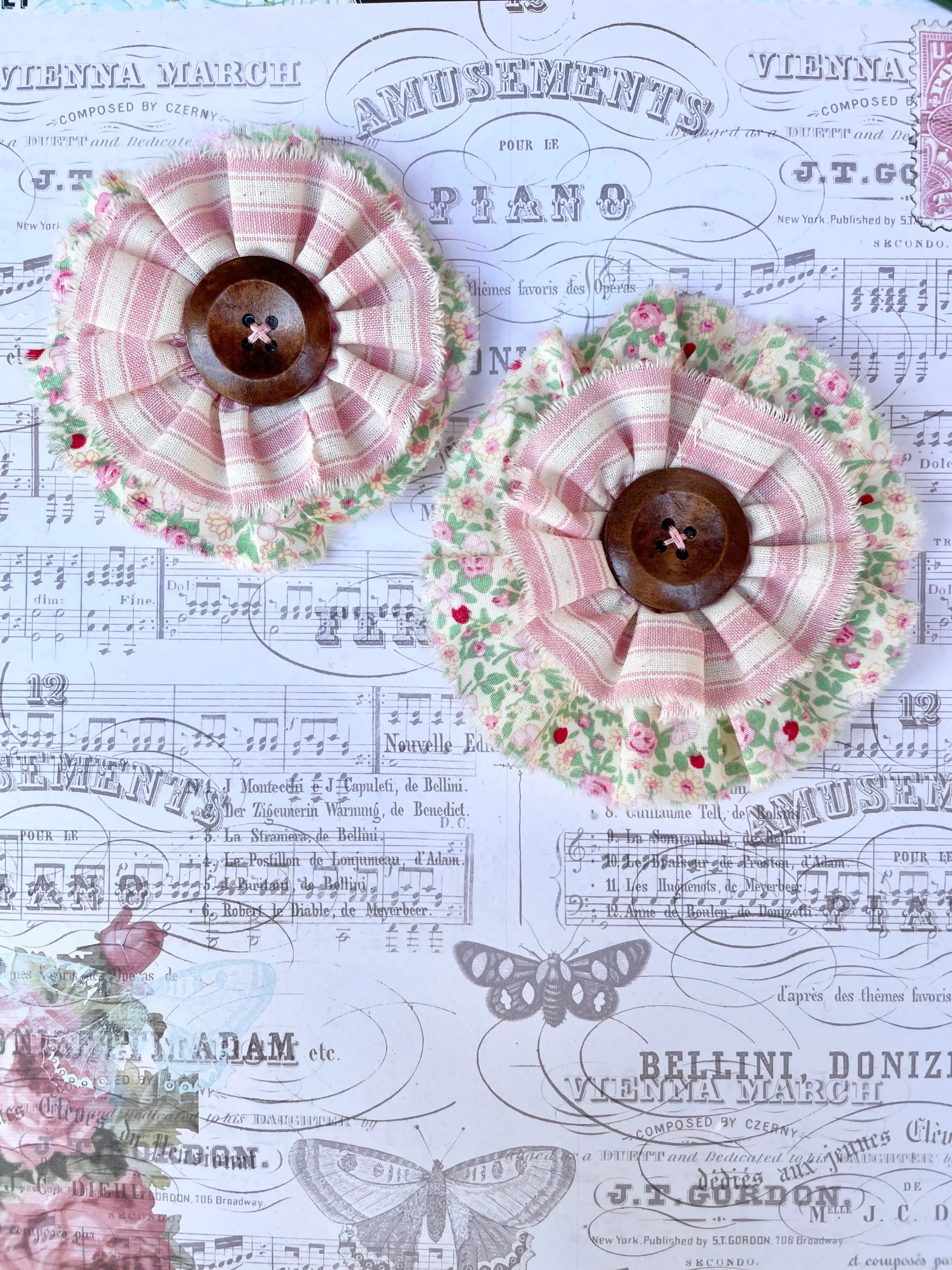 Flower Pin. Stripes & Roses