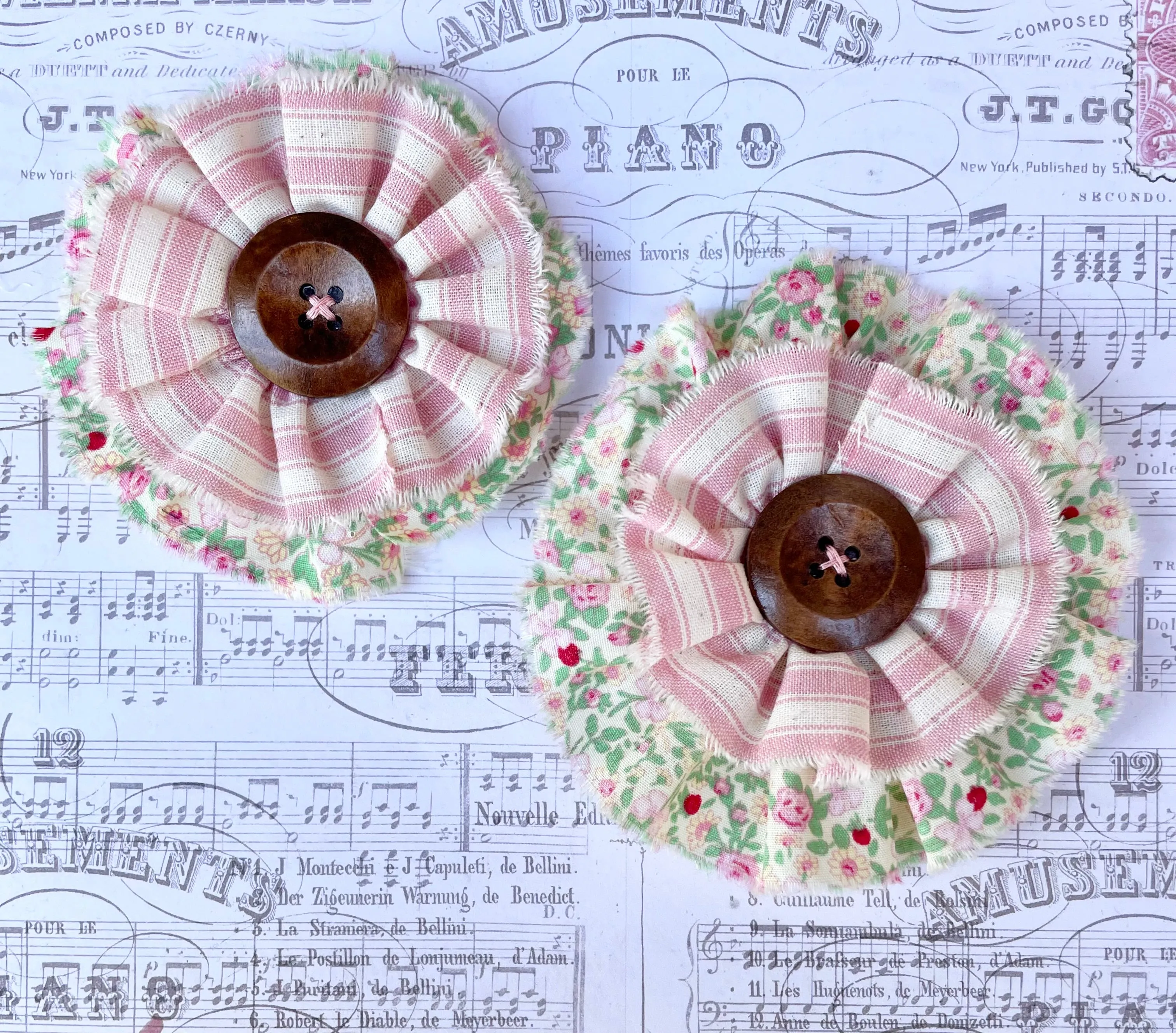 Flower Pin. Stripes & Roses