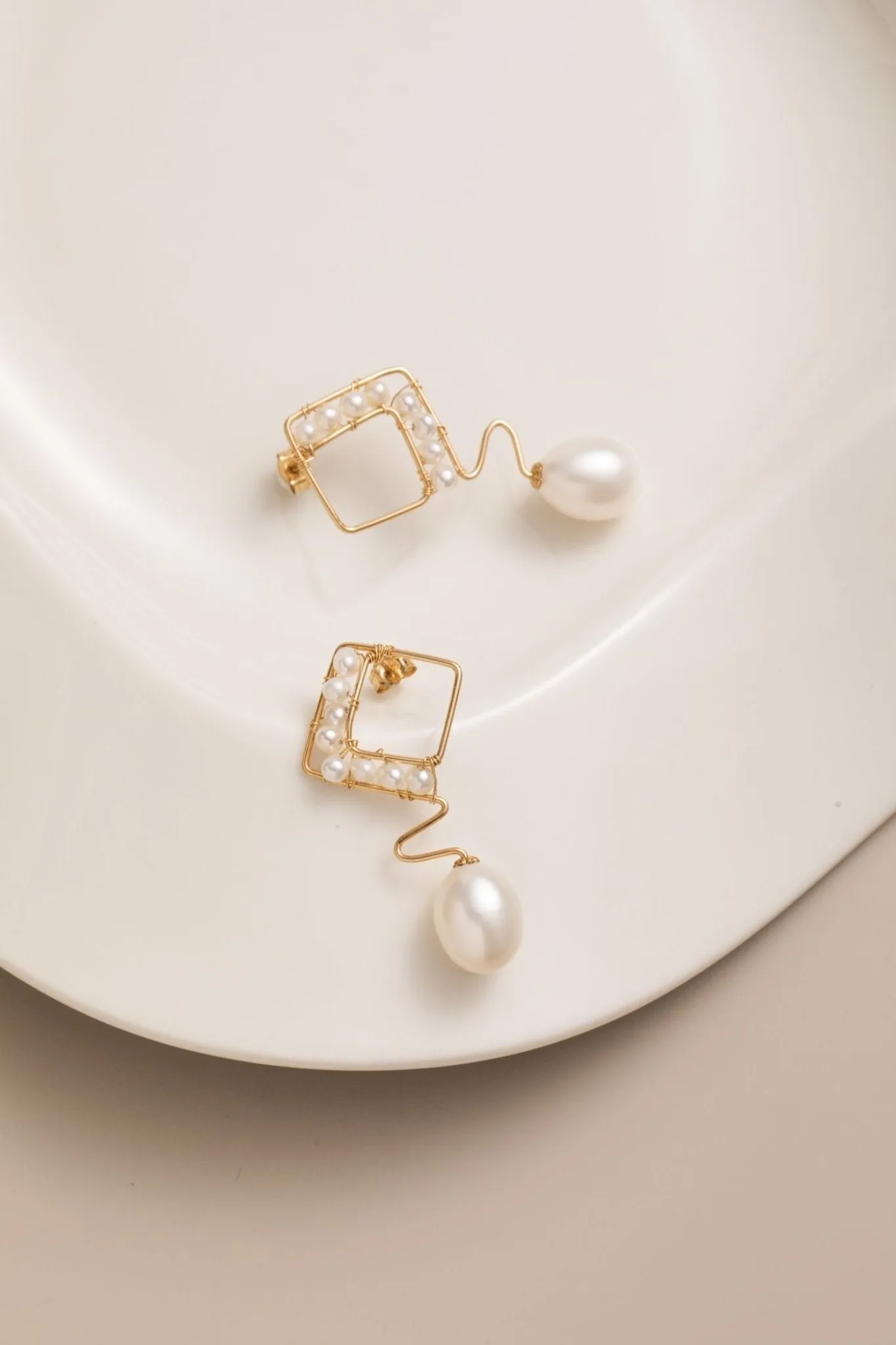 Geometric Series Wave Pearl Teardrop Earrings