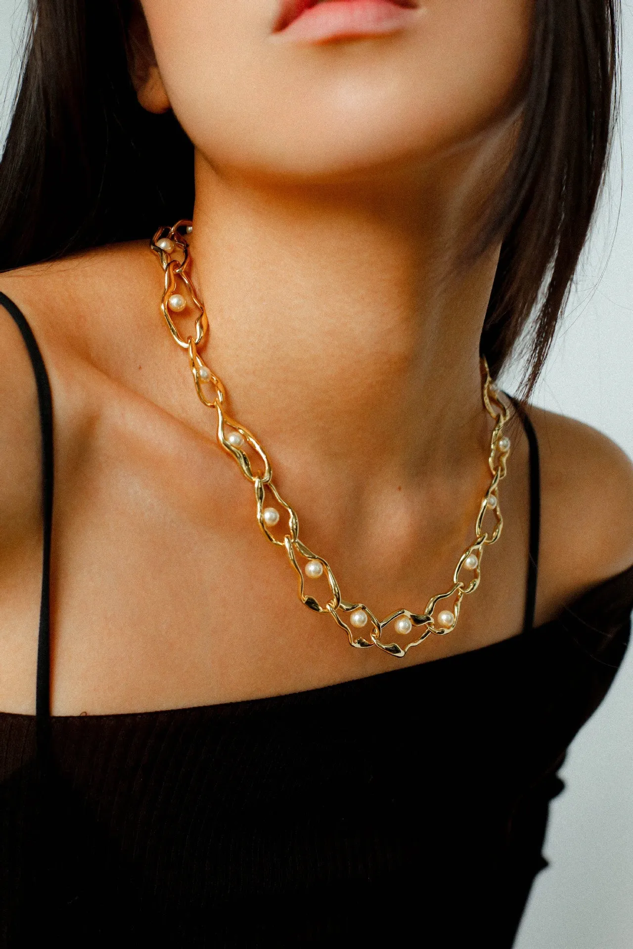 Geometric Twisted Grey Pearl Chain Necklaces
