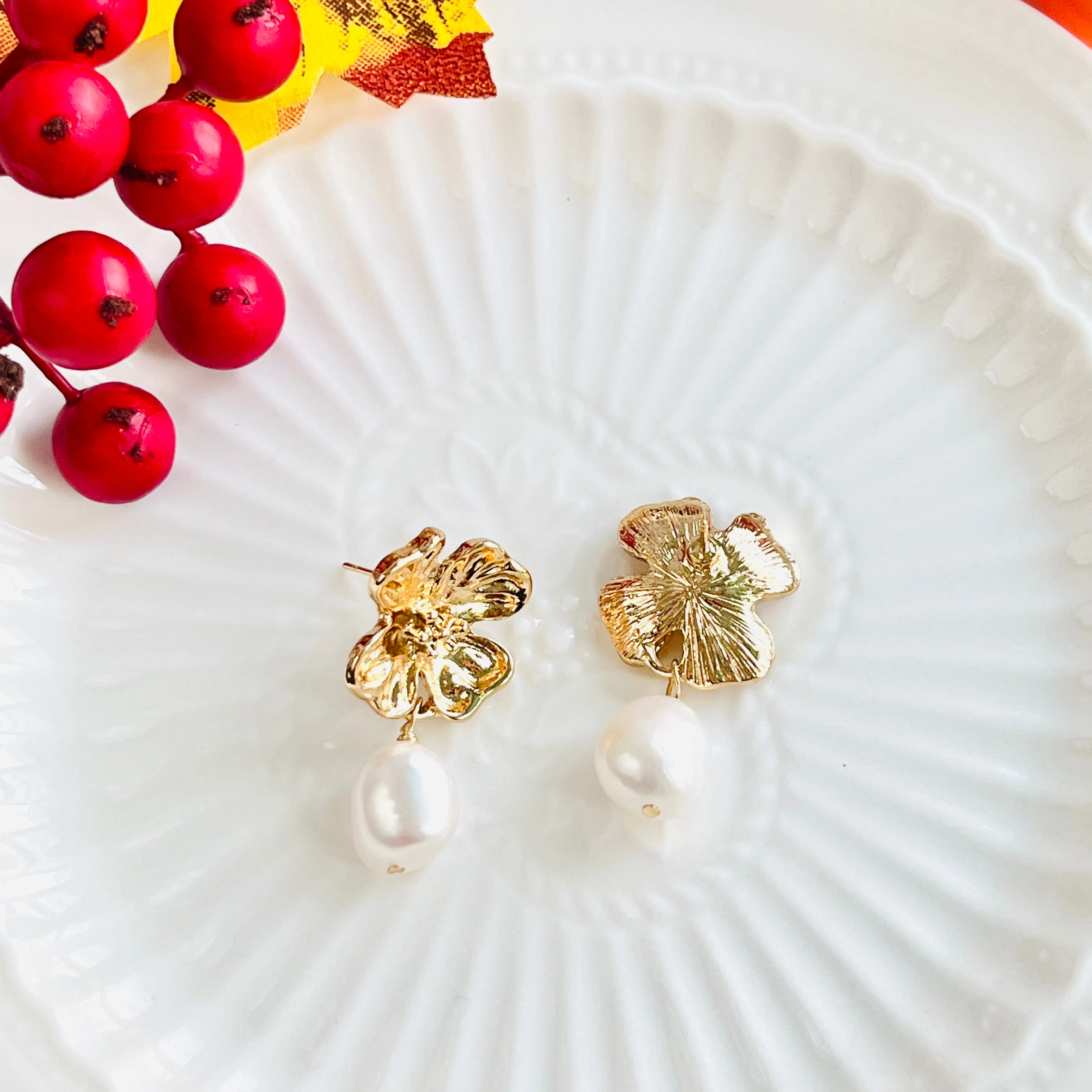 Golden Flower Pearl Dangle Earrings