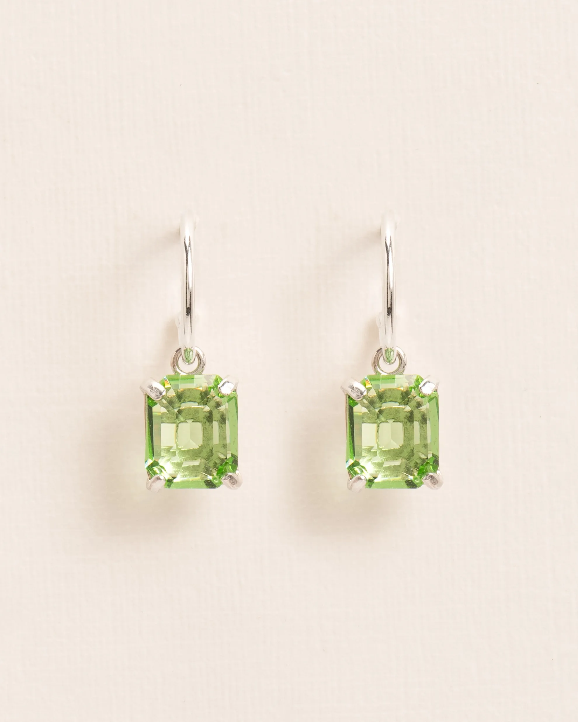 Hoop earrings with peridot crystal in silver