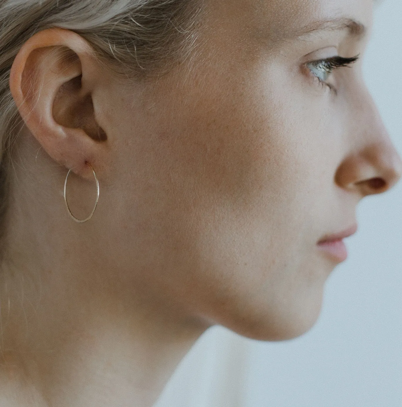 Liz 1" Textured Hoop Earrings