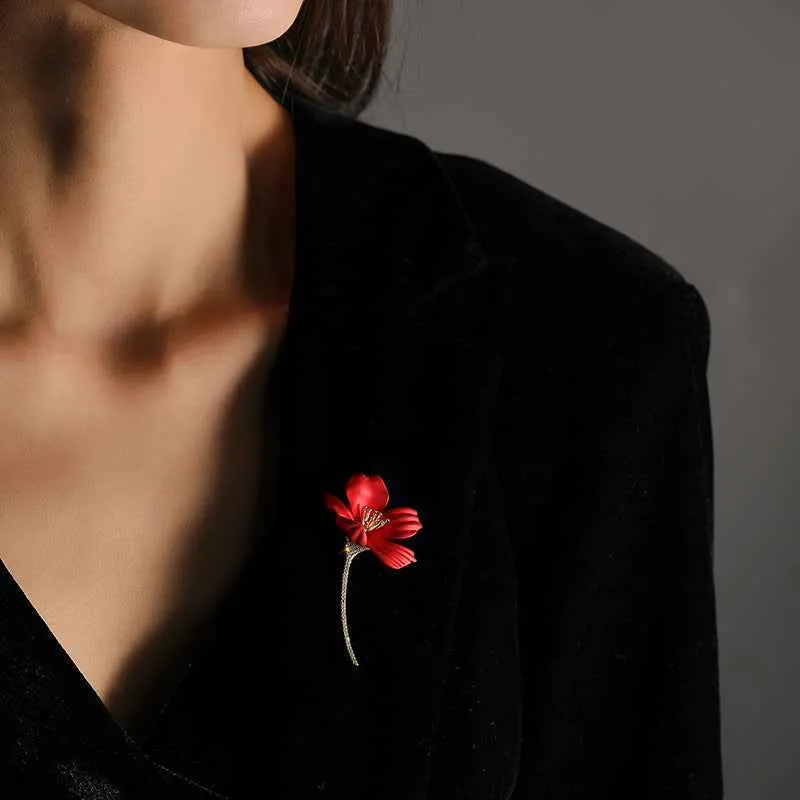 Luxury Zircon Red Hibiscus Brooch – Elegant Floral Pin
