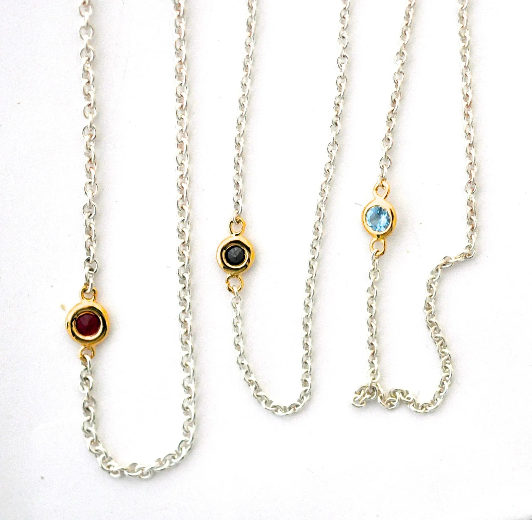 necklace / silver   small gemstone in gold bezel