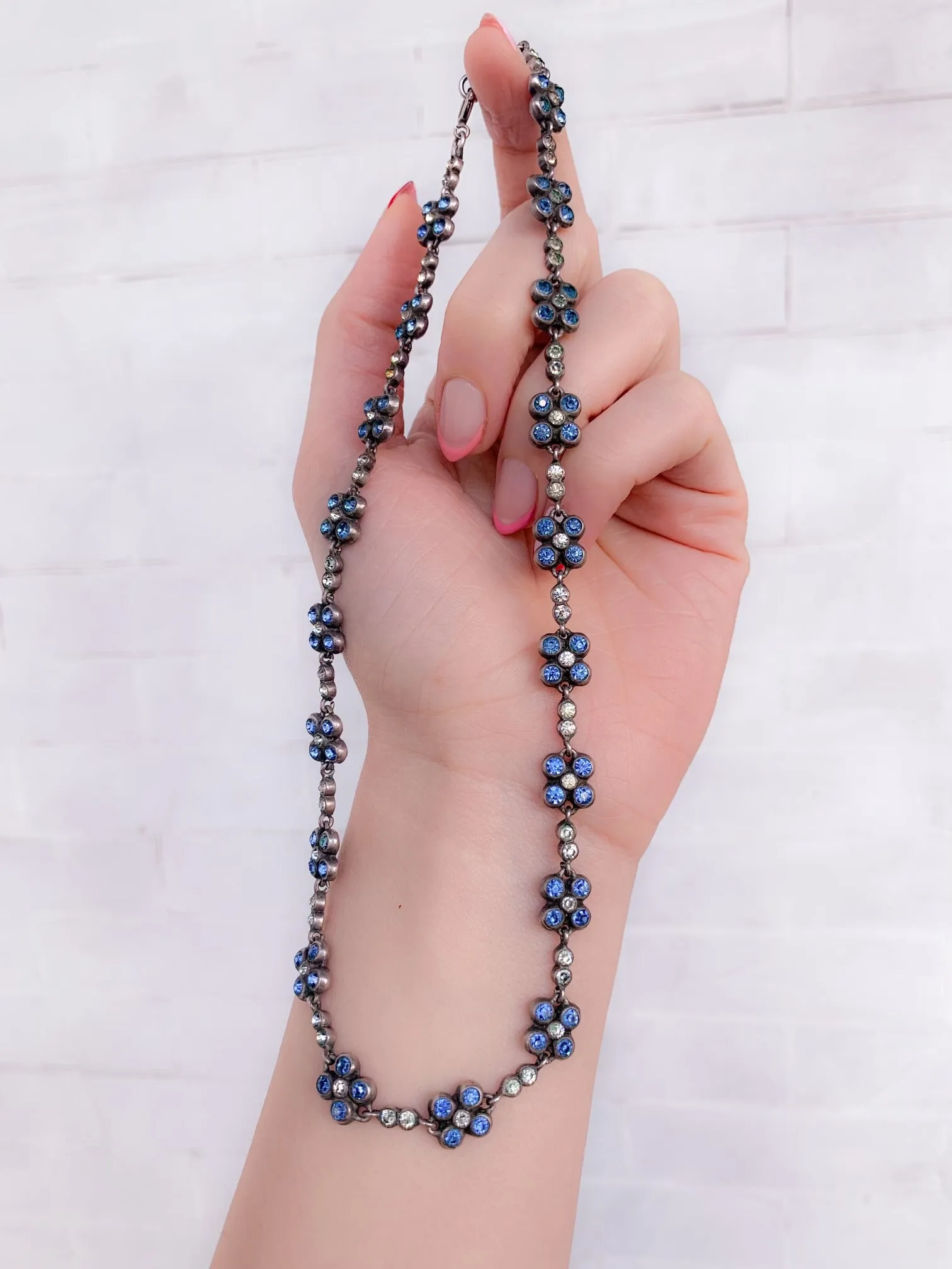 Outstanding Blue and White Paste Forget-Me-Not Riviere