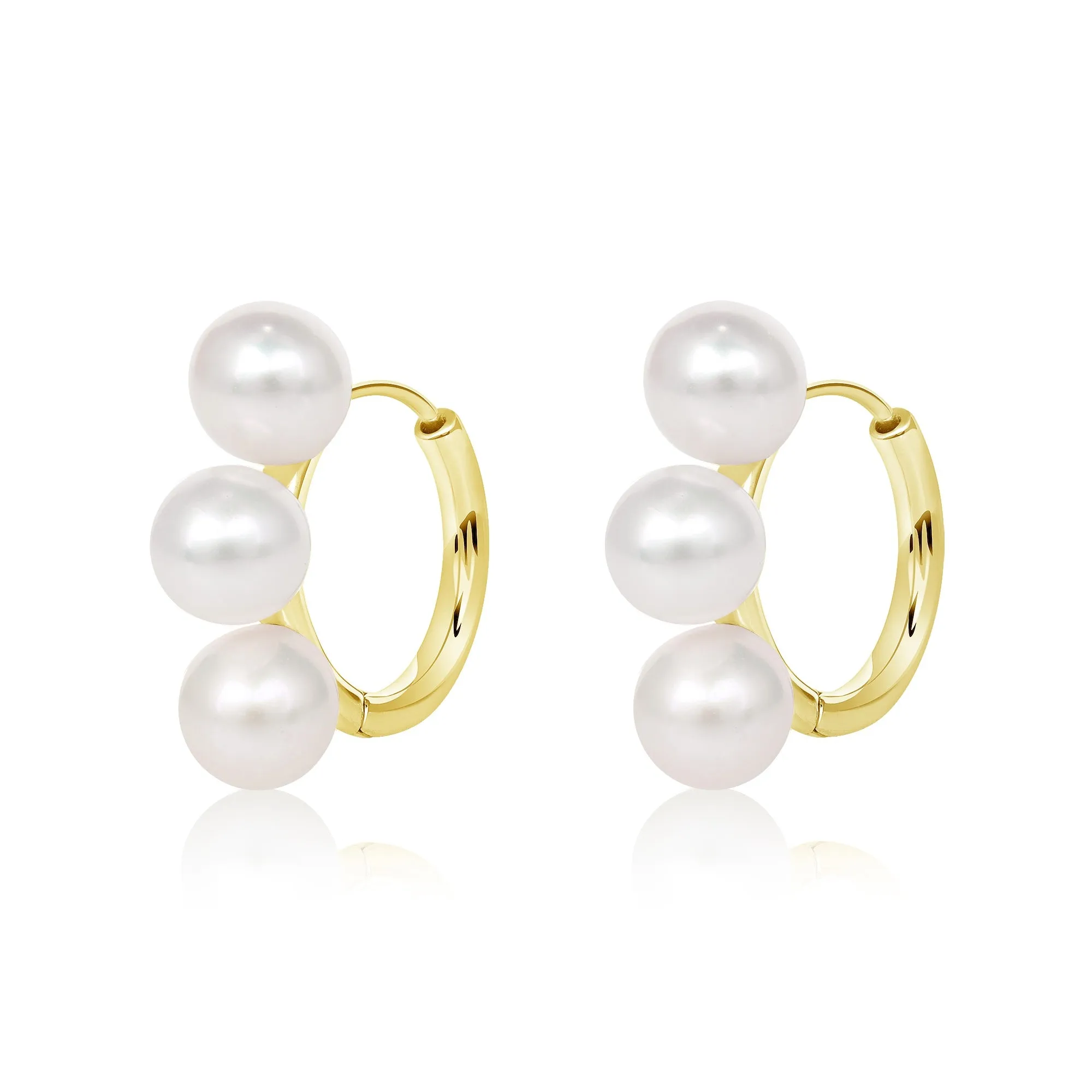 PEARL HUGGIE EARRING