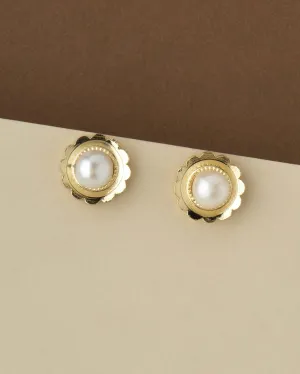 Pretty Floral Pearl Stud Earring