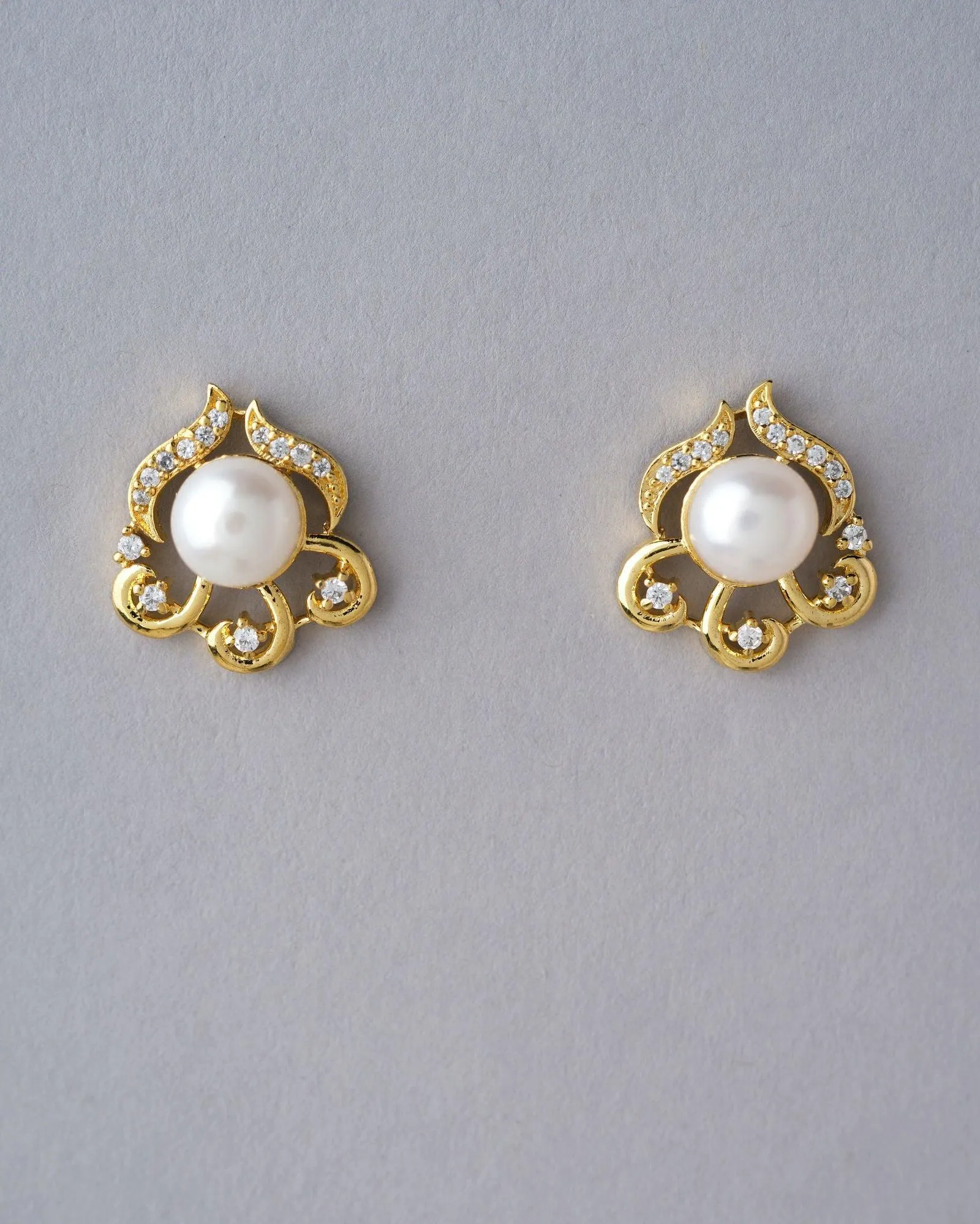 Pretty Stud Pearl Earring