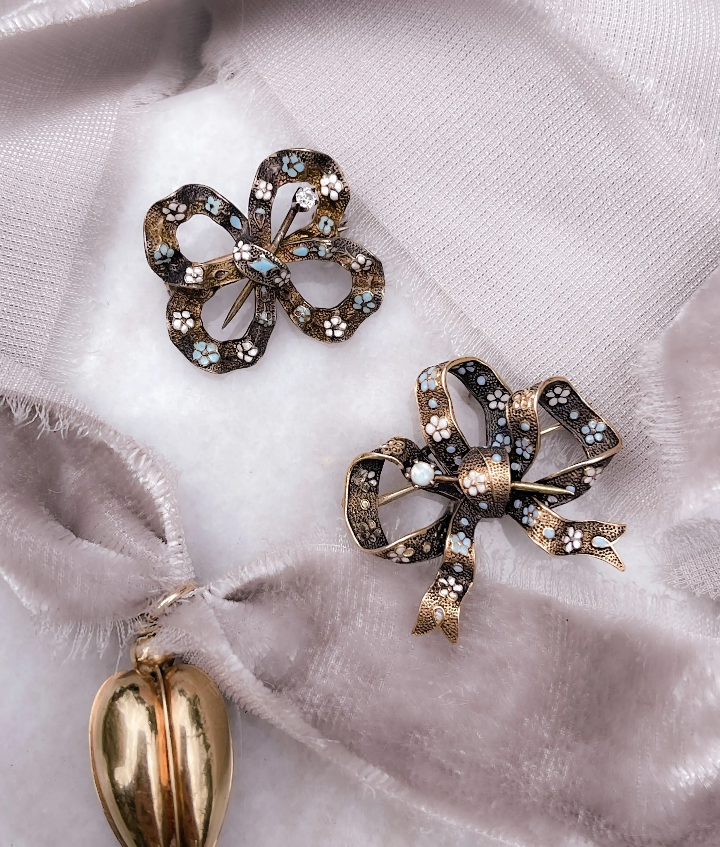 Stunning Forget-Me-Not Enameled Bow in 14k