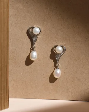The Overlapping Pearl Earrings