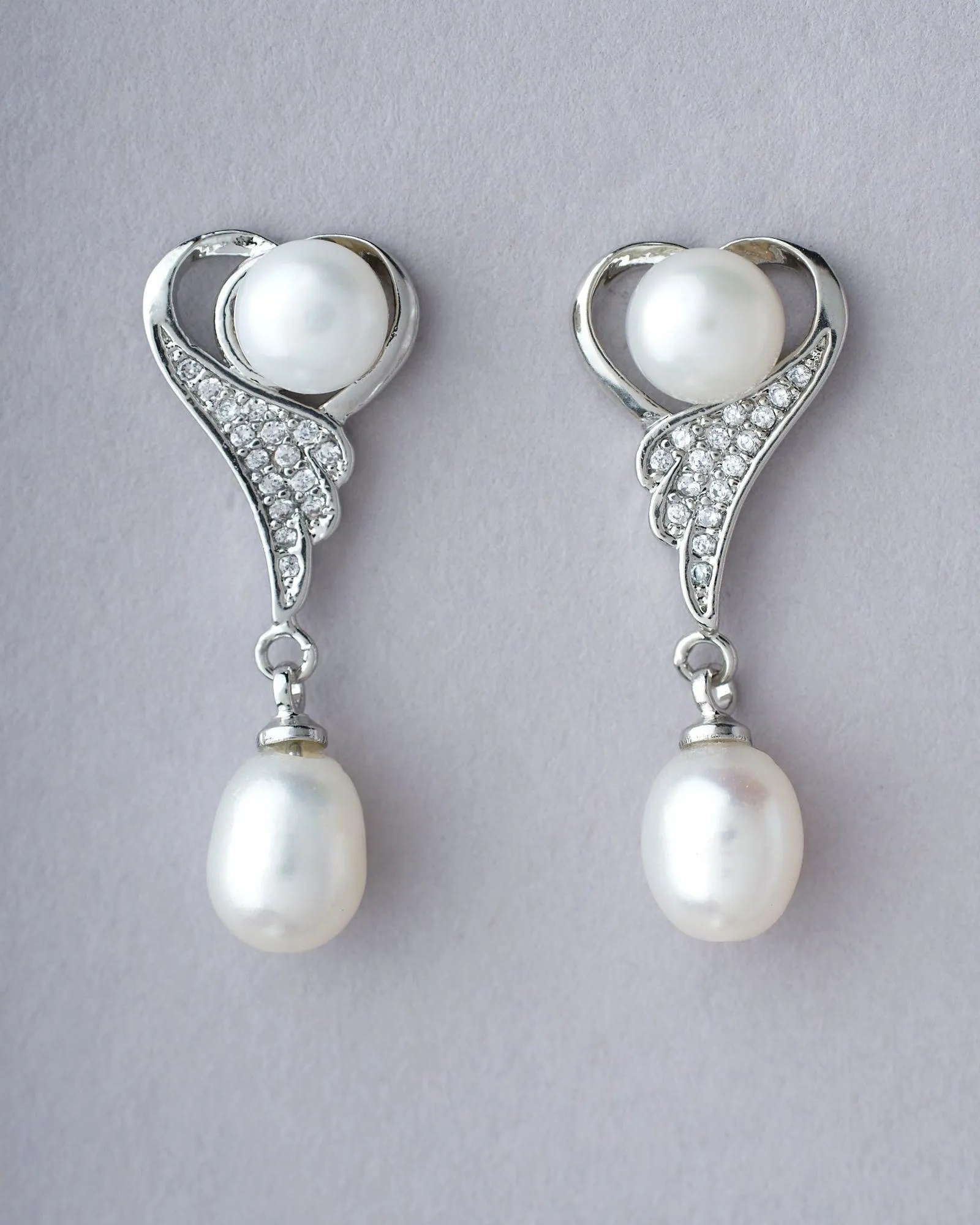 The Overlapping Pearl Earrings
