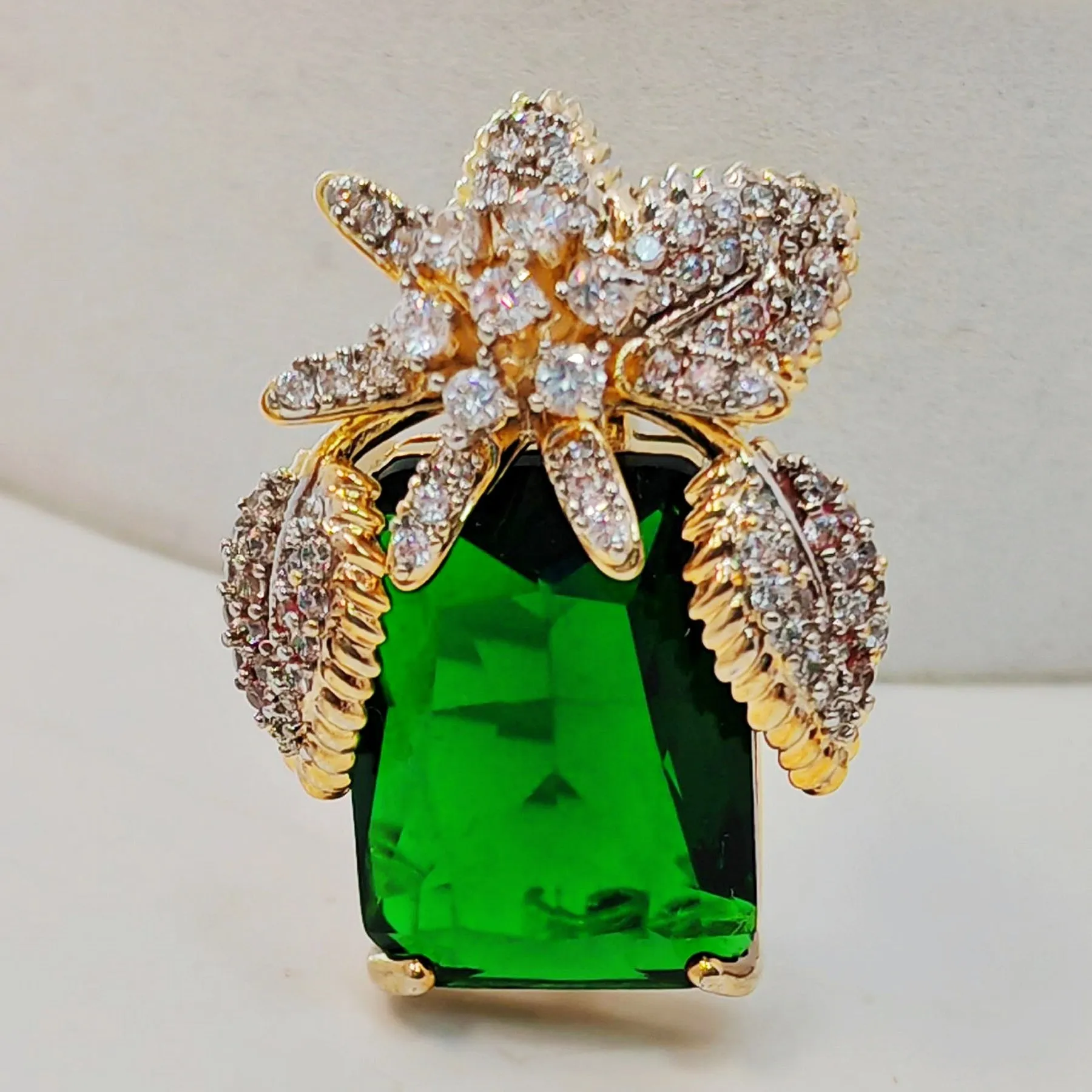 Vase-Shaped Brooch with Gold Tone Flower Design – Transparent Simulated Zircon Stamen and Green Square Center Stone – Elegant Square Pin for Women