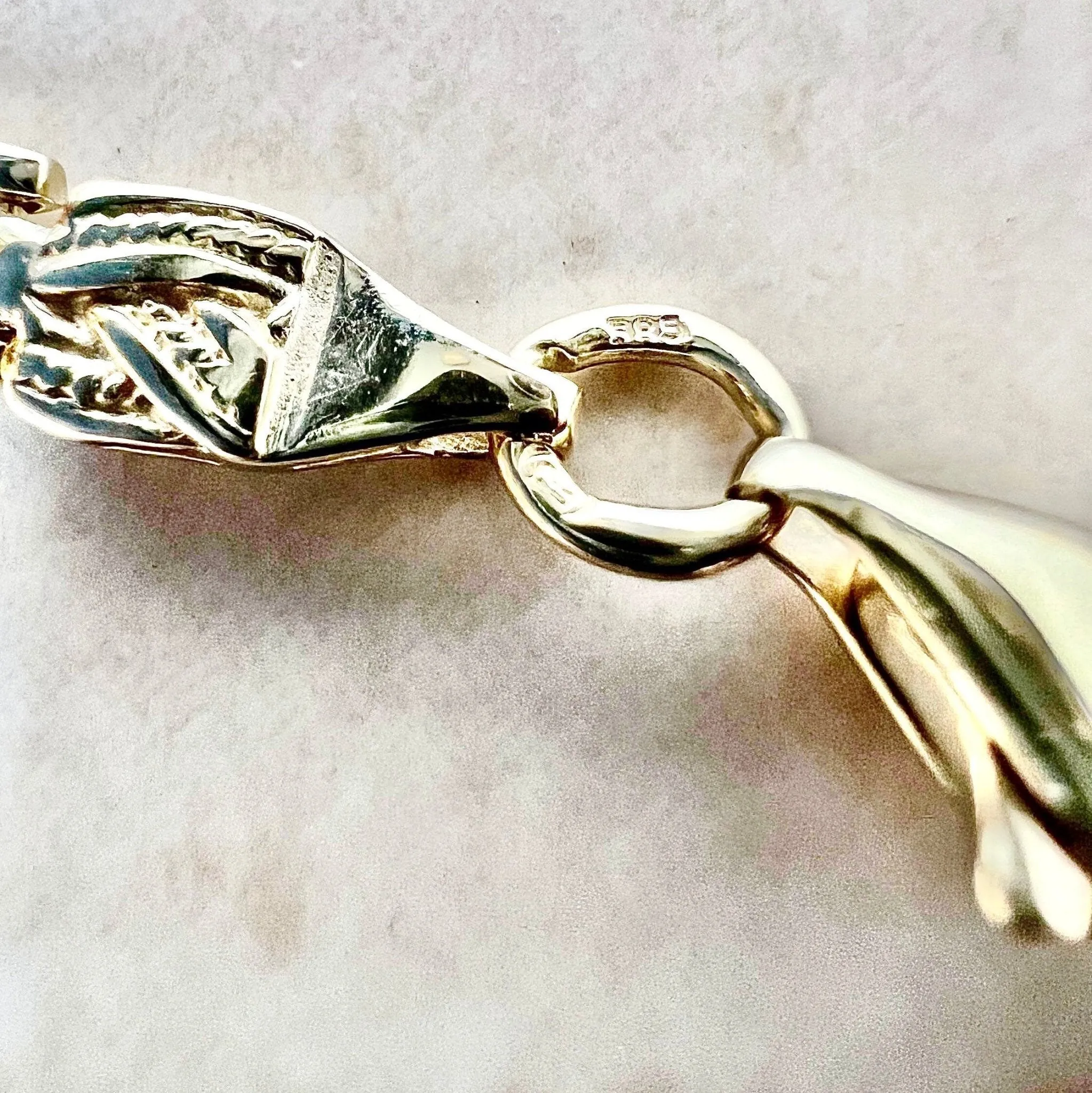 Vintage 14 Karat Yellow Gold Diamond Bracelet